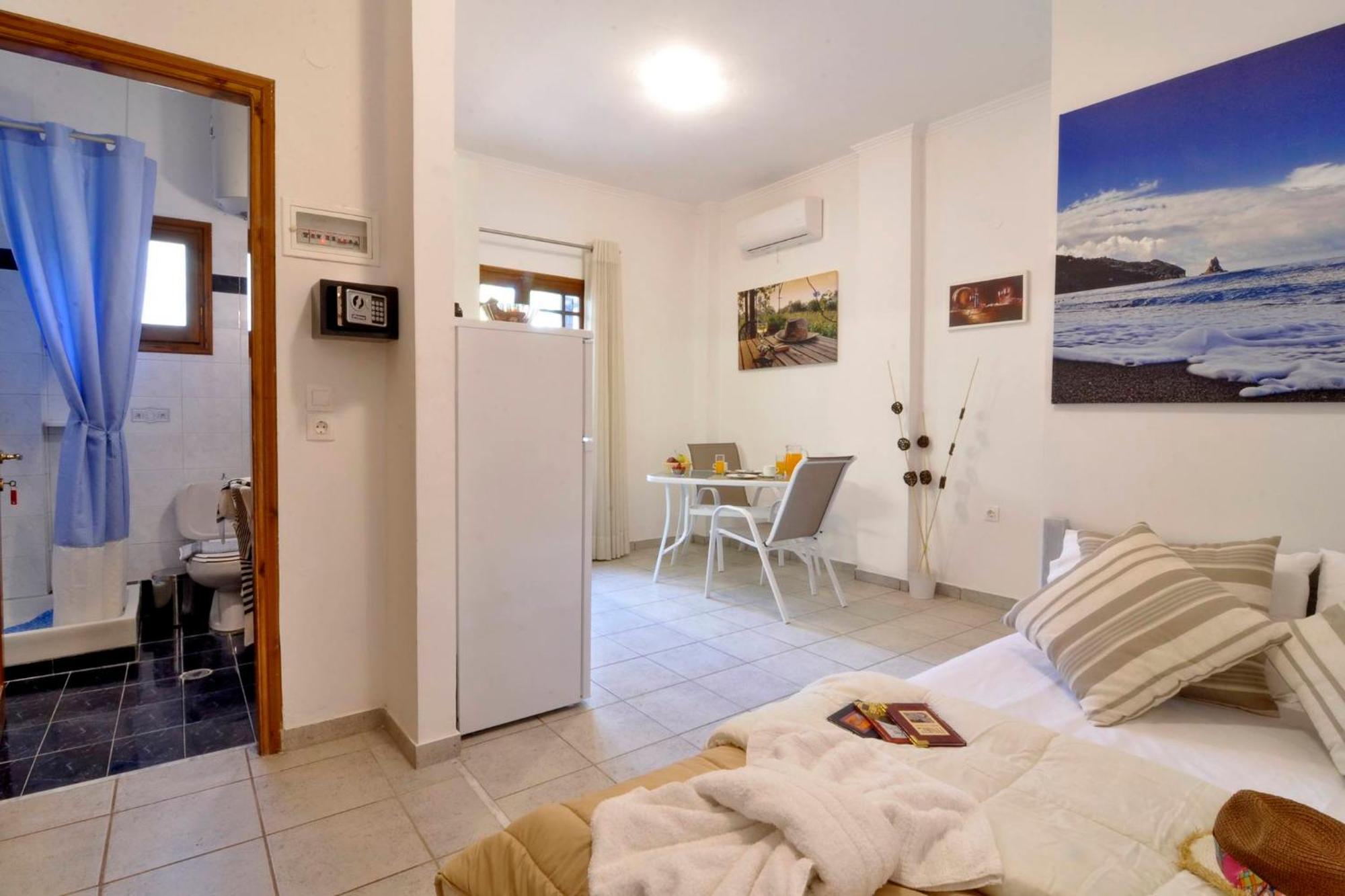 Kloudas Apartments Potamos  Bilik gambar